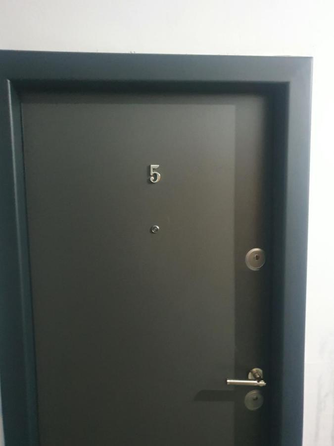 Shopping Cyti Cu 5 Apartment Ramnicu Valcea Exterior photo